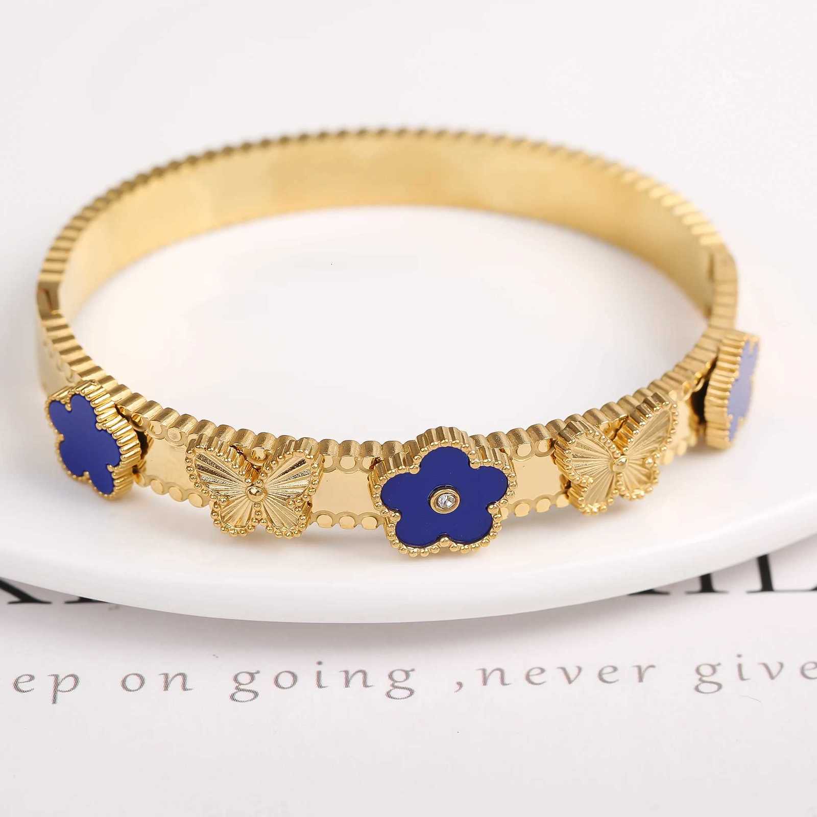 Trendy Lucky Five Leaved Flower Stainless Steel Bangles For Women Girls Gold Color Metal Wristlet s Jewelry Gifts C r M251215