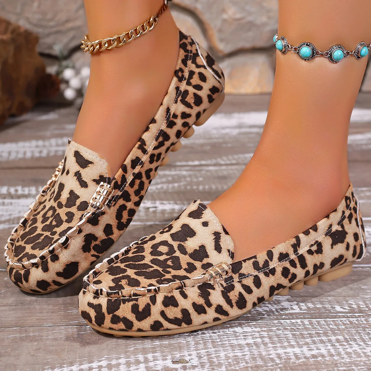 Free Shipping Plus Size Women Casual Flat Bottomed Bean Round Toe Shallow Mouth New Single Shoes