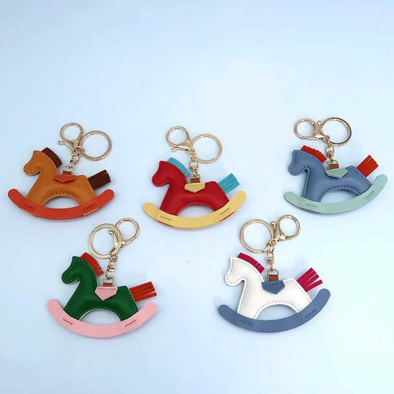Fashion Classic Pony Horse Pendant Decoration For Ladies Bag Keyring Designer Leather Rocking Horse Keychain Charm Accessories M251215