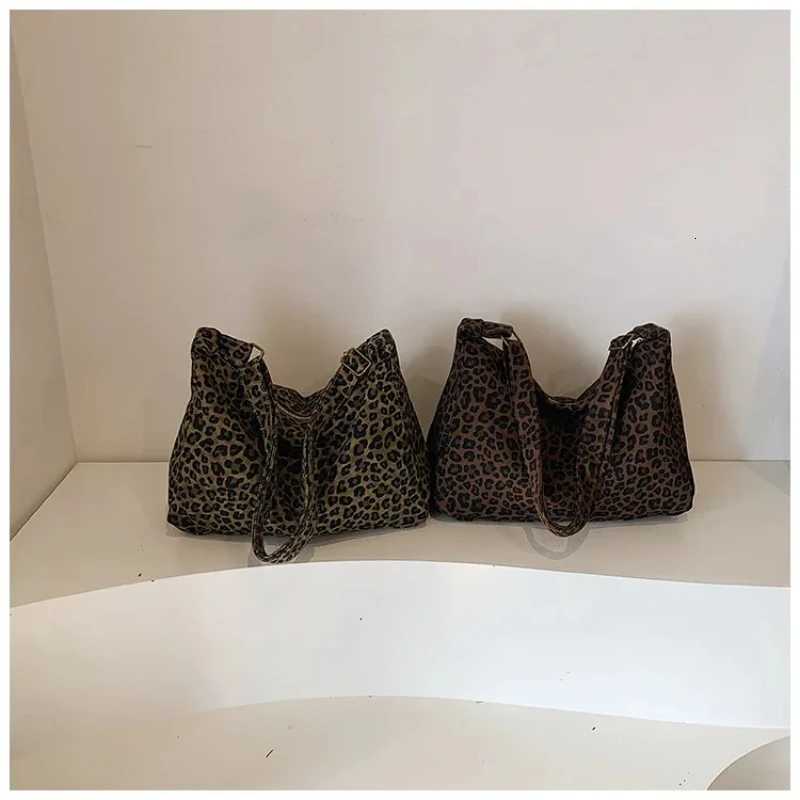 Large capacity versatile trendy leopard print handheld fashionable shoulder bag new niche simple crossbody commuting toteT251215
