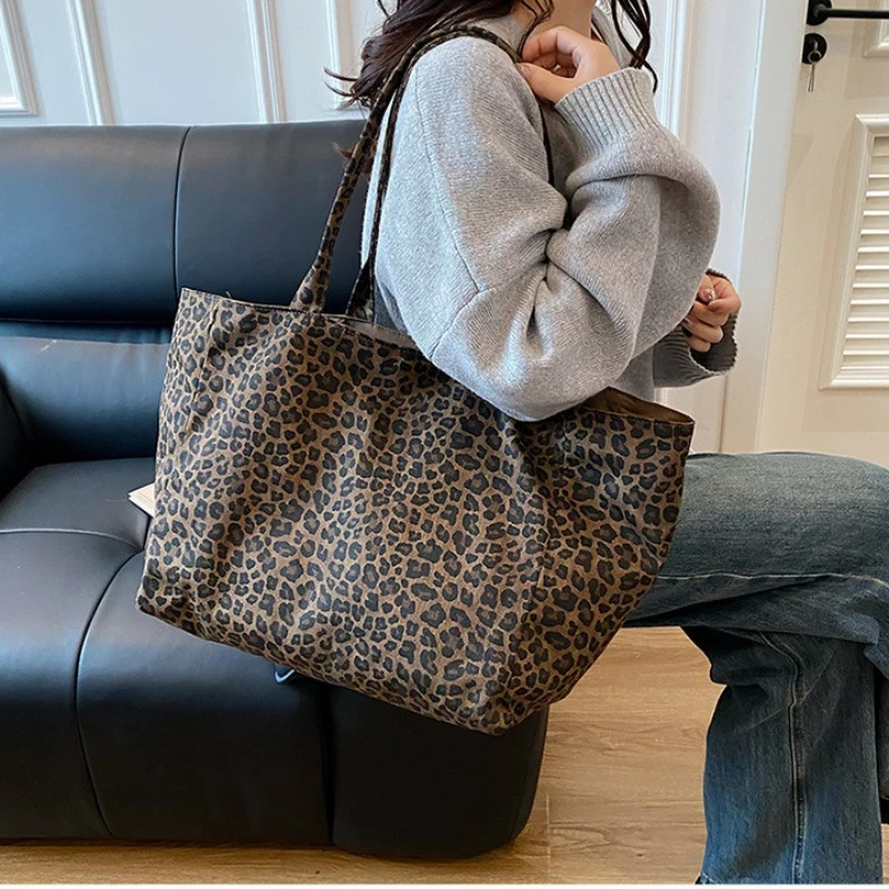 Fashionable Leopard Print Tote Bag Women Leisure and Commuting Shoulder Bag Large Simple Texture Storage Bag Casual Daily Use 251215