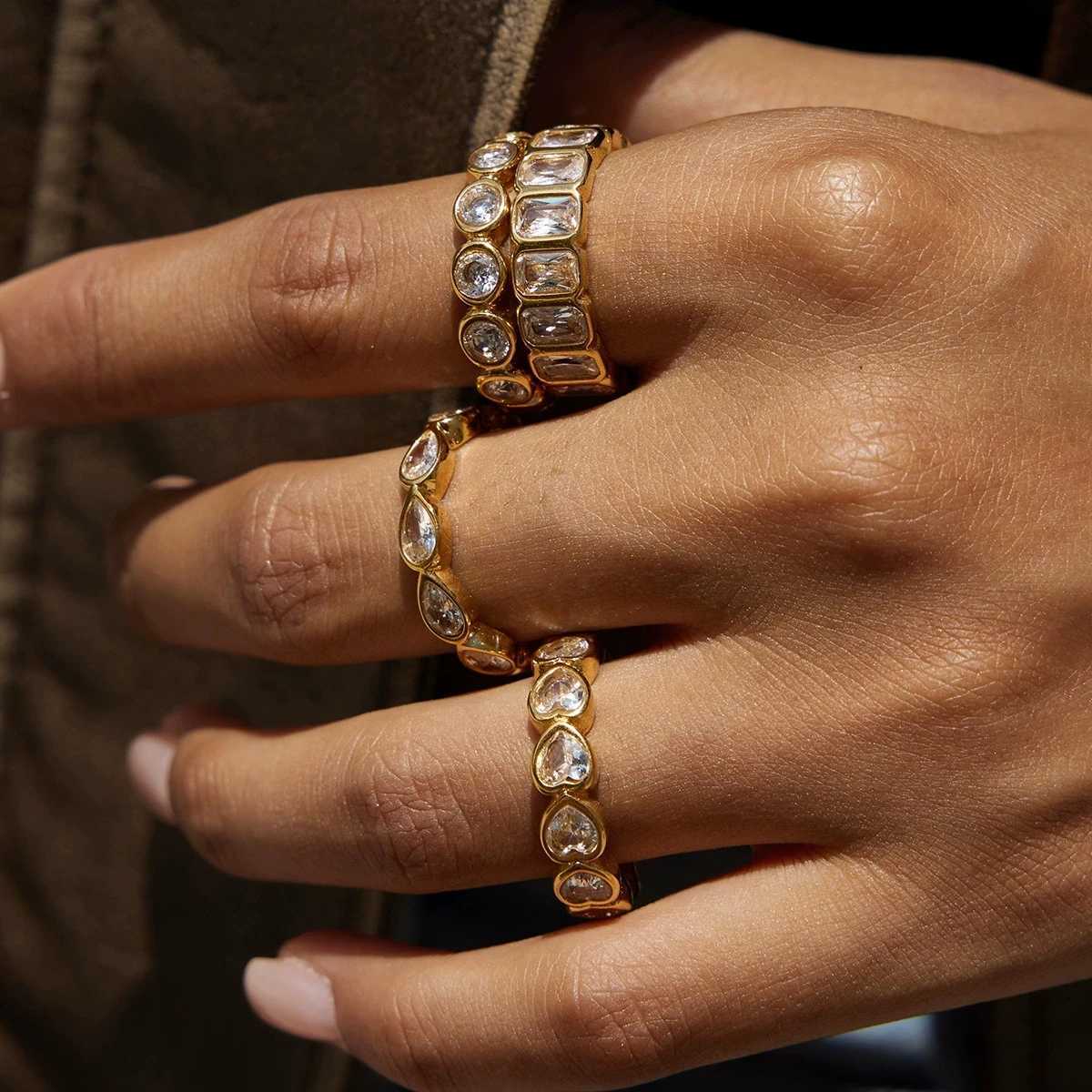 Iced out Tennis Crystal Diamond Ring Stainless Steel Gold Wedding Band Ring for Women Fashionable Icy Accessory M251215