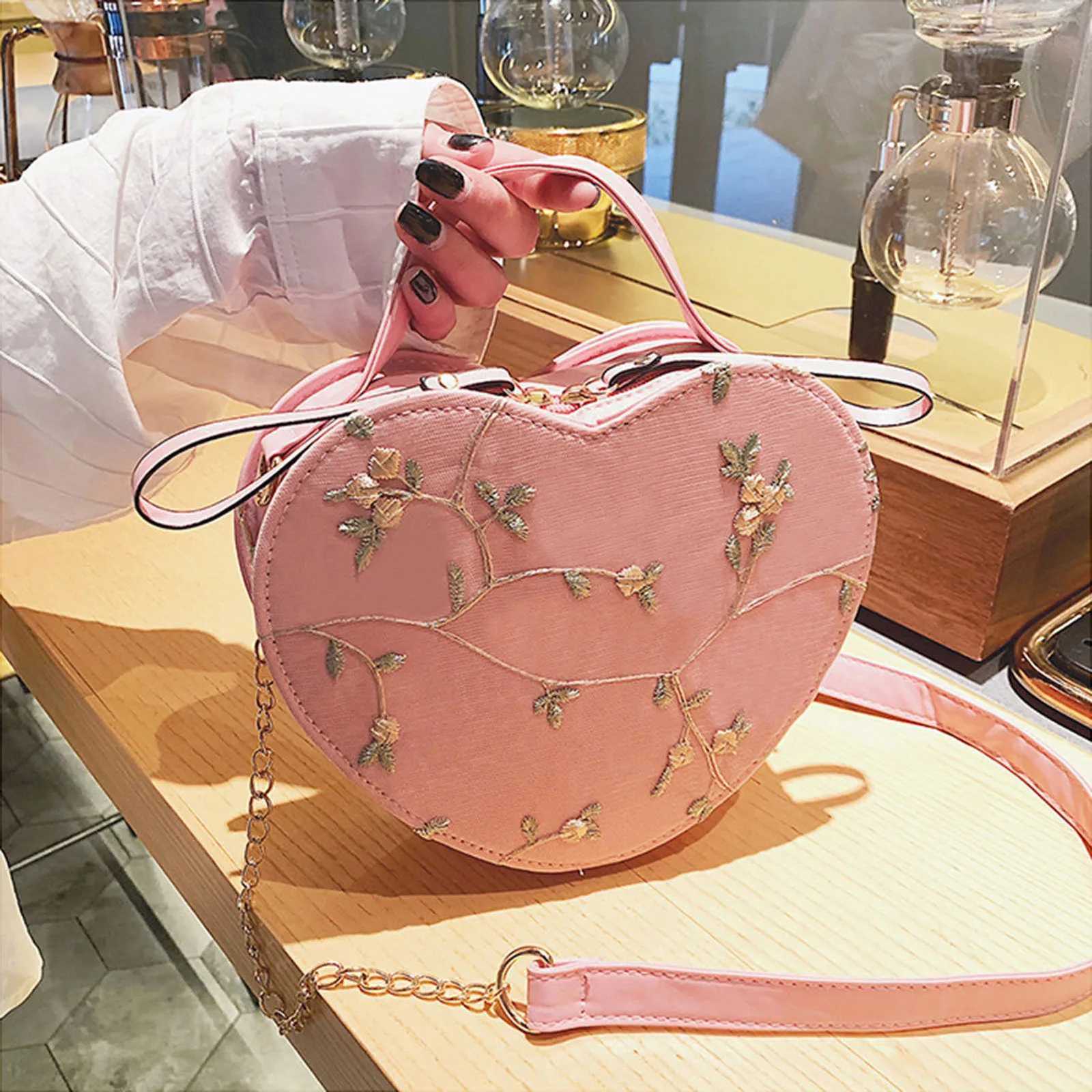Fashion shoulder bags Women Handbag Korean Style Lace Heart shaped Crossbody Shoulder Purse Small Cute Bag For LadiesT251215