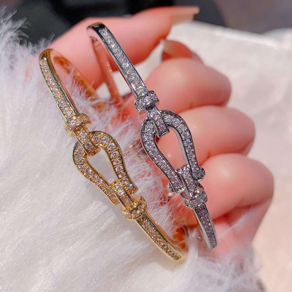 Bracelet Designer Luxury jewelry bangle for women Copper plated with 18K gold Dia Studded Open Bracelets High End Fashion Personality Design Holiday g