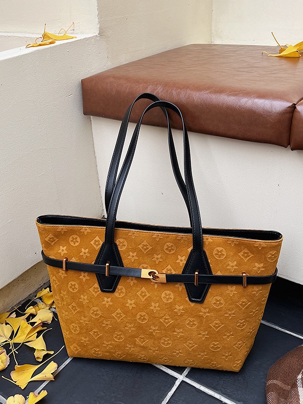 Designer bag 2025 Autumn Winter New Large Capacity Commuter Tote Bag Versatile Classic Printed Retro Suede Underarm Bag for Women black coffee khaki b