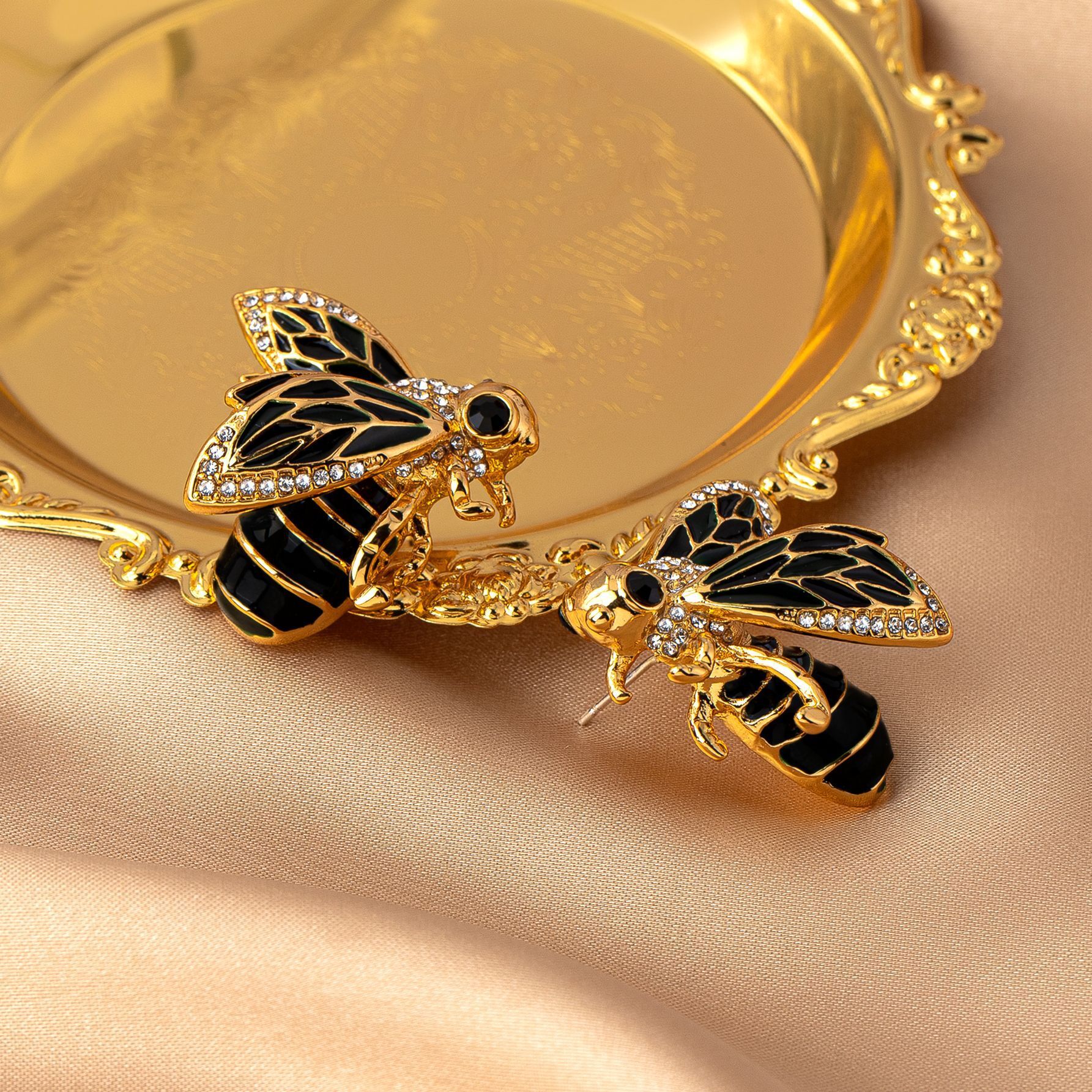 Designer Earrings Luxury Jewelry Bees Fashionable Insects Enamel Oil Droplets Animal Brooch Retro Classic Versatile Noble