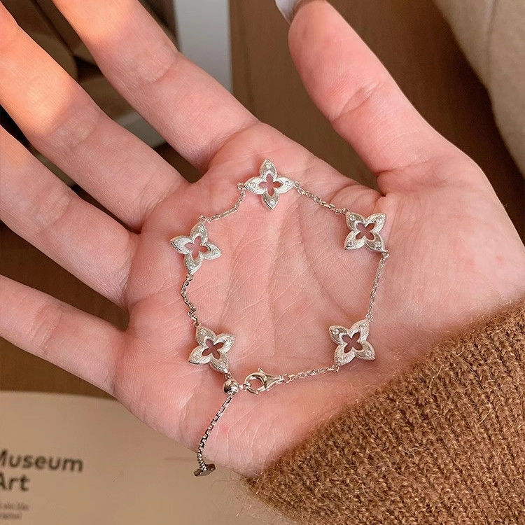 Vintage Style Brushed Star Lucky Four-Leaf Clover Luxury Jewelry Satin Brushed Bracelet Exquisite Elegant Jewelry