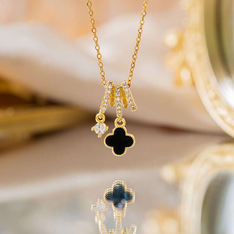 Necklace for Women Designer Luxury 2026 Copper Inlaid Zircon Four-leaf Clover Shell Necklace High-end Women's Flower Simple Versatile Sweater Cha