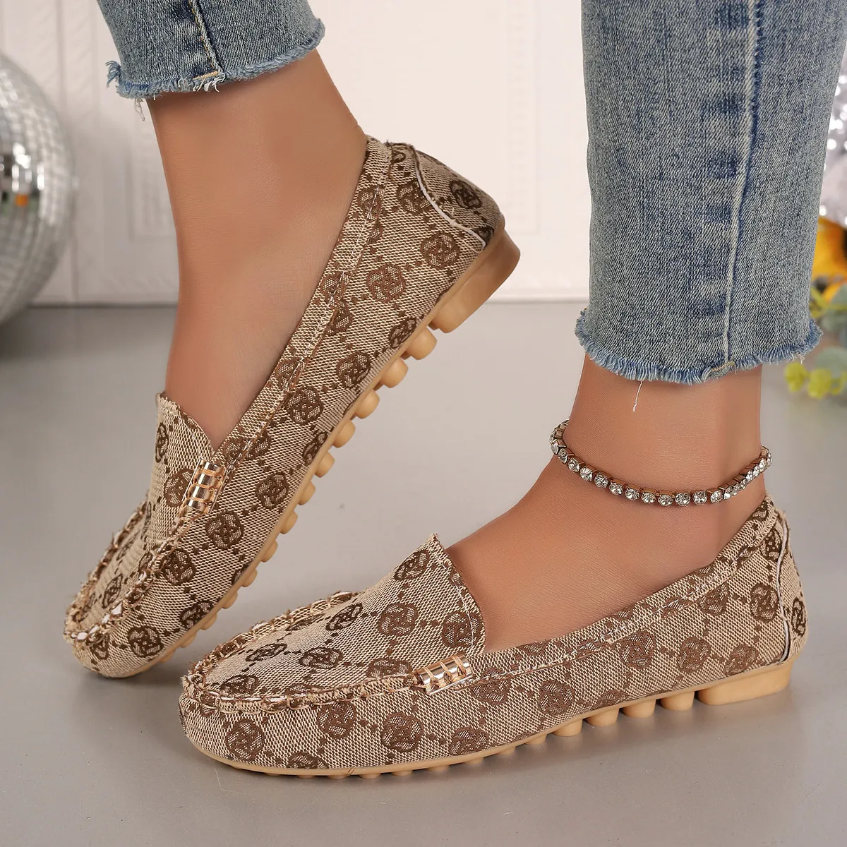 Free Shipping Plus Size Women Casual Flat Bottomed Bean Round Toe Shallow Mouth New Single Shoes