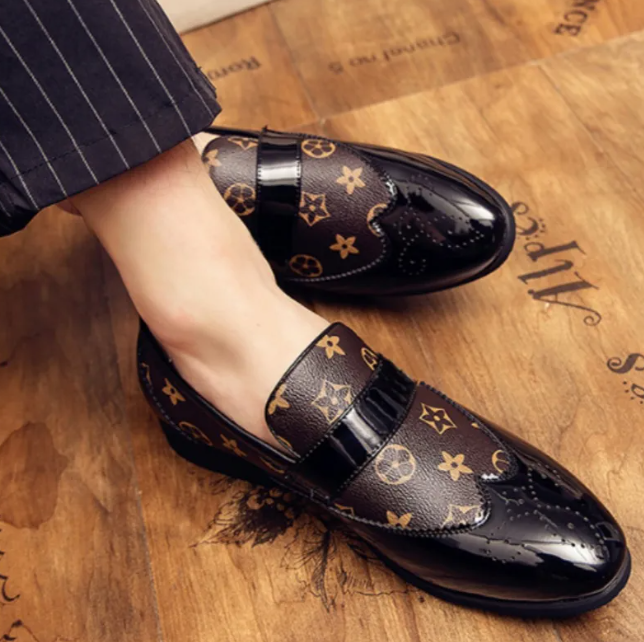 Hot Sale New Arrival Fashion Large Size 38-48 Mens Shoes Versatile Breathable Perforated Pointed Toe Business Dress Buckle Strap Casual Shoes