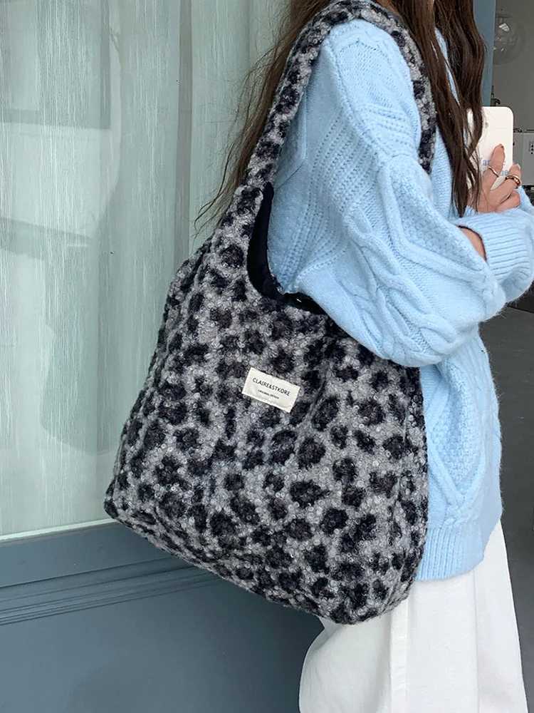 2025 autumn/winter new leopard print plush bag fashionable and casual shoulder bag womens daily commuting bagT251215