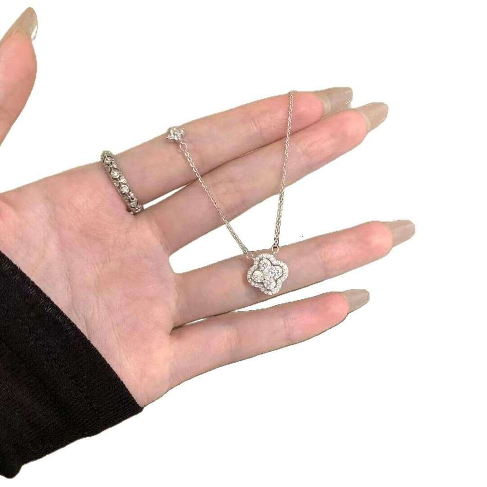 Necklace for Women Designer Luxury 2026 Flashing Four-Leaf Clover Zircon Necklace New Niche Titanium Steel Non-Fading Collarbone Chain High