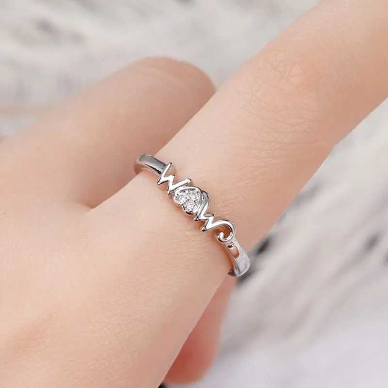 Huitan Chic Caved Mom Women Rings Silver Color Luxury Fashion Mother Jewelry Wedding Anniversary Gift Finger Accessories M251215