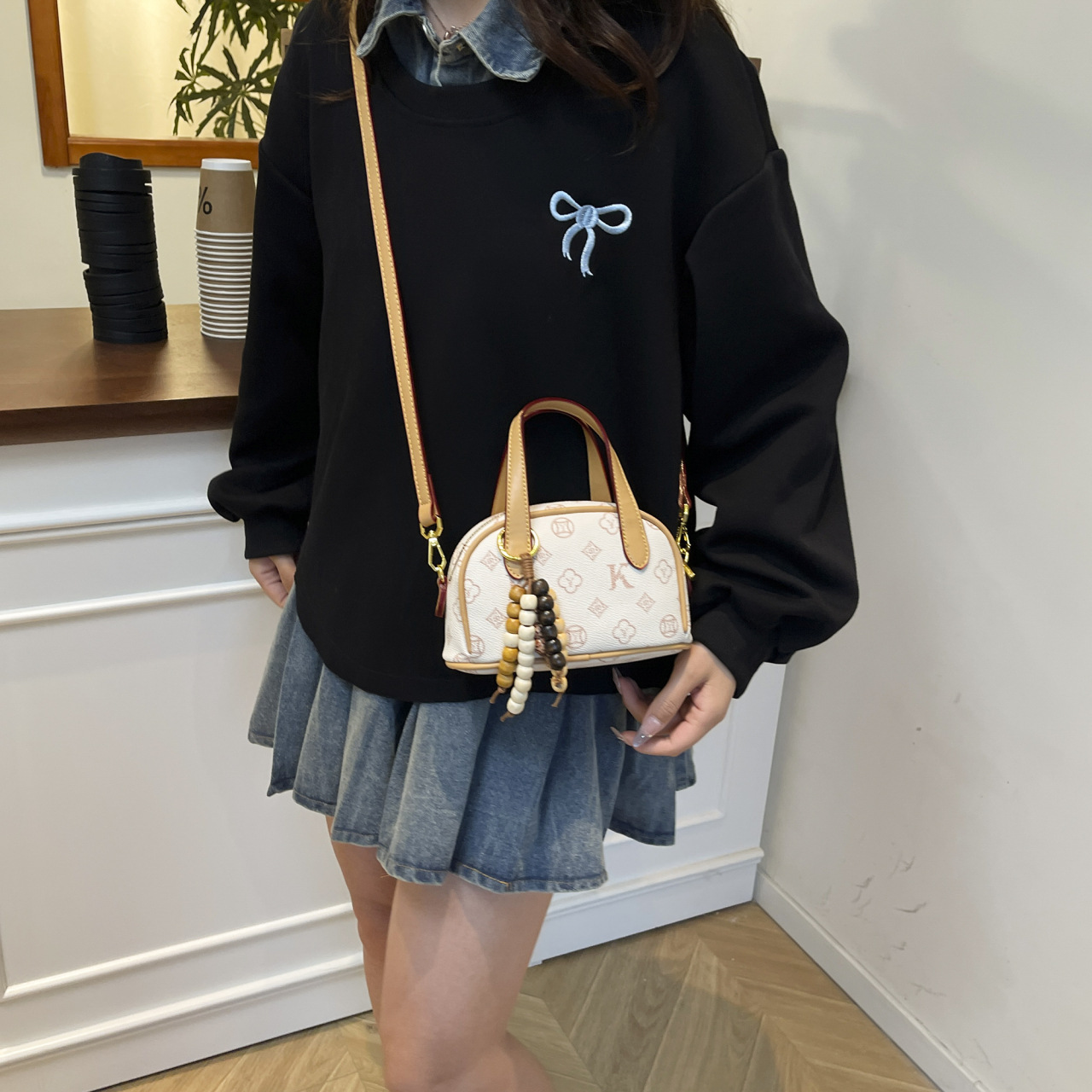 new Free delivery designer shoulder bag Fashionable women's handbag with simple design for commuting shoulder bag