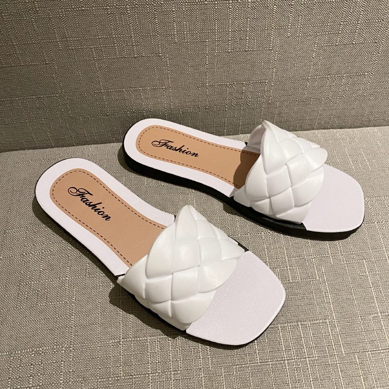 Summer Designer New Woven Diamond Pattern Slippers Home Outdoor Versatile Fashion Lightweight Breathable Slippers Anti Slip Wear Resistant