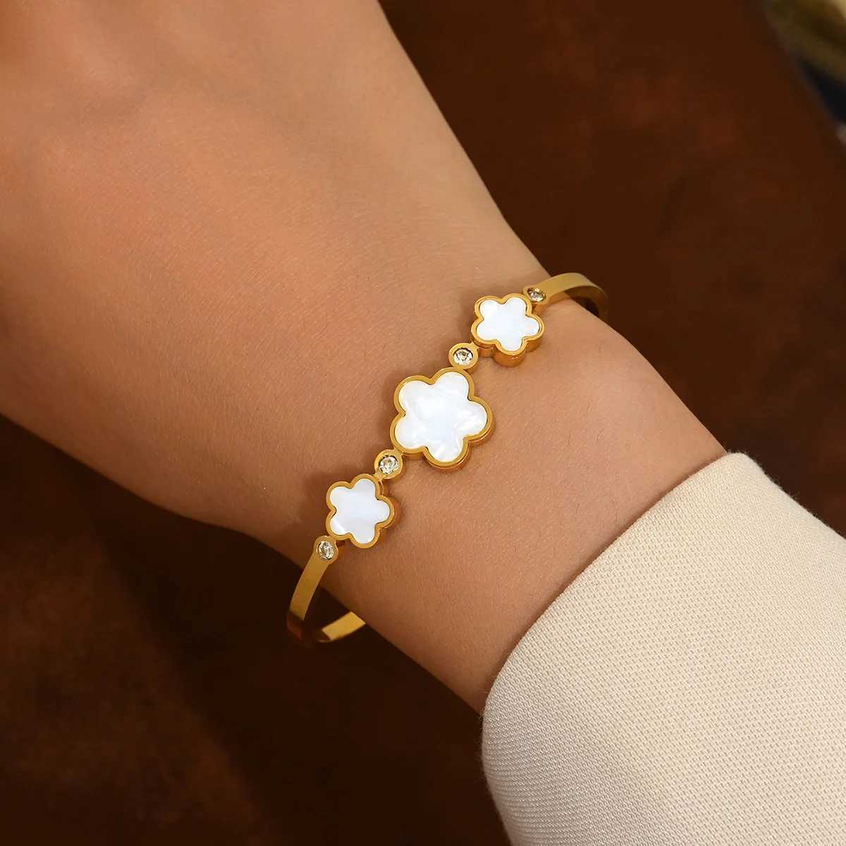 Plum Blossom luxury Acrylic New Five Flower Plant Gold Plated High Quality Stainless Steel Waterproof Accessories C r M251215