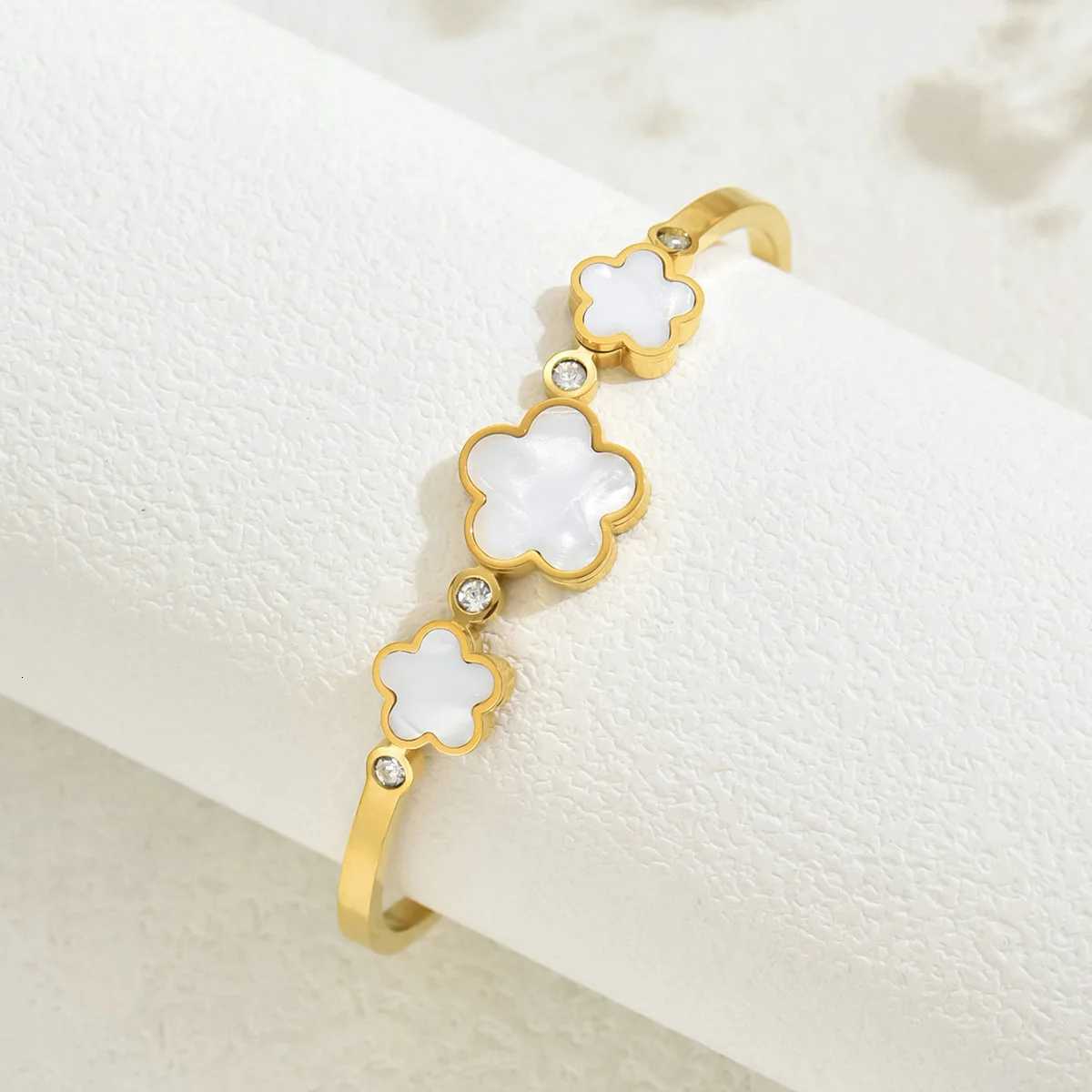 Plum Blossom luxury Acrylic New Five Flower Plant Gold Plated High Quality Stainless Steel Waterproof Accessories C r M251215