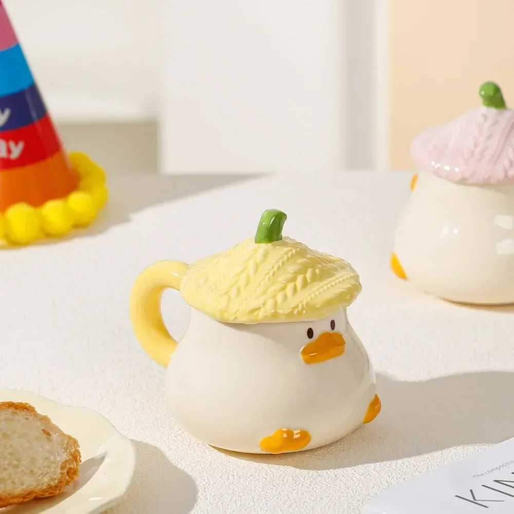 Cartoon Cute Little Duck Ceramic g with Lid for Off and He Use Coffee Cup Duck Pear Big Silly Cute Couple Drinkware H251215