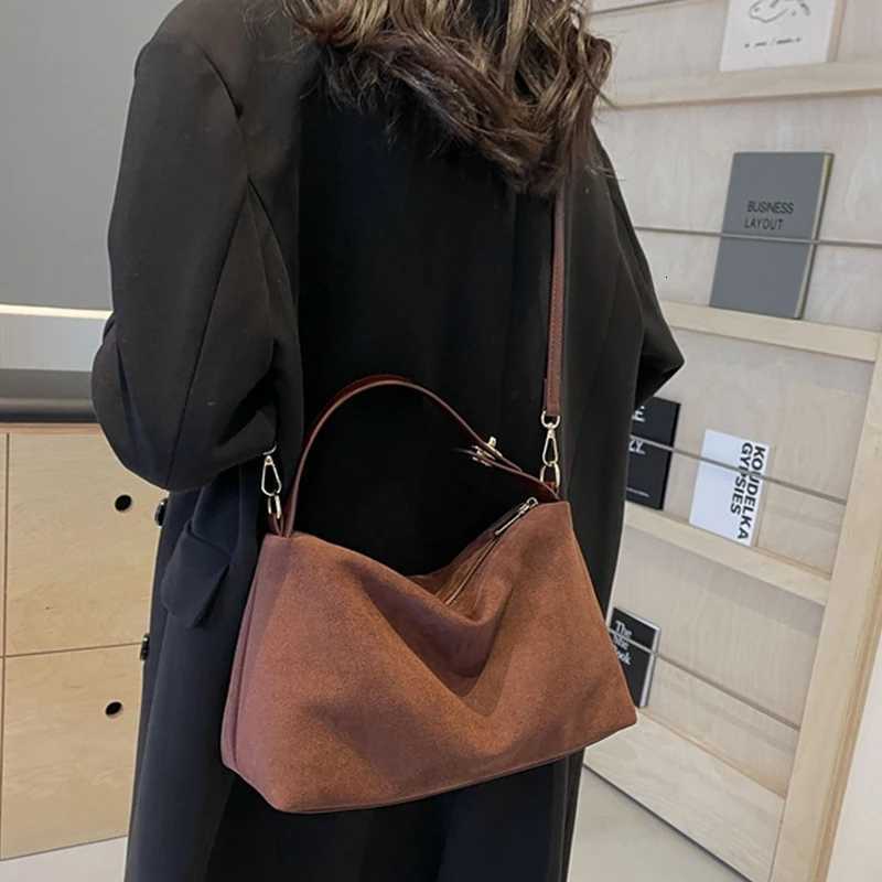 Womens Bag Large Capacity Suede Shoulder Bag Retro Tote Handbag For Women Shopping CommutingT251215