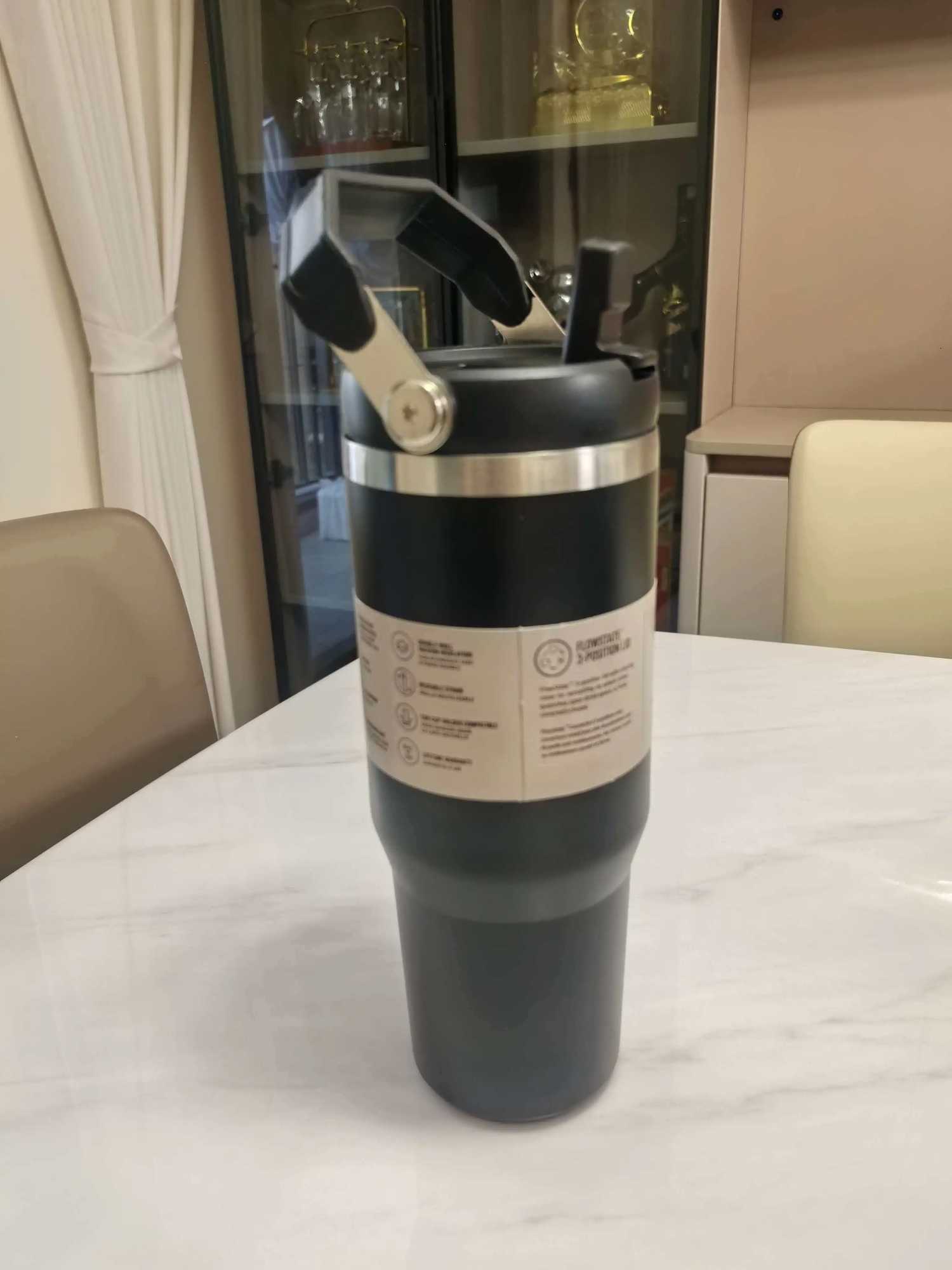 New 30-ounce vacuum straw double-layer insulated stainless steel sports water bottle suitable for holding hot and cold drinks H251215