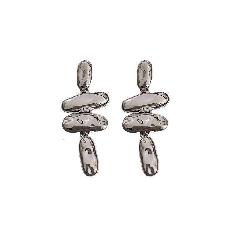 Designer Women's Earrings Light And Luxurious Retro Round Floral Fringe Earrings European And American Retro Metal Earrings Elegant And Fashionab