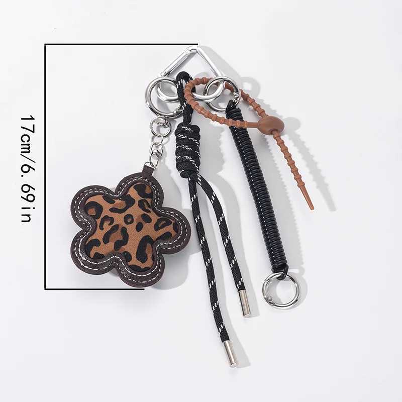 Simple Fashion Leather Leopard Print Flower Keychain Car Keyring Handbag Bag Charm Jewelry Pendant Hanging Ornaments M251215