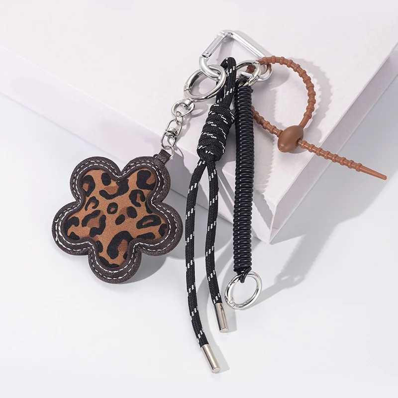 Simple Fashion Leather Leopard Print Flower Keychain Car Keyring Handbag Bag Charm Jewelry Pendant Hanging Ornaments M251215