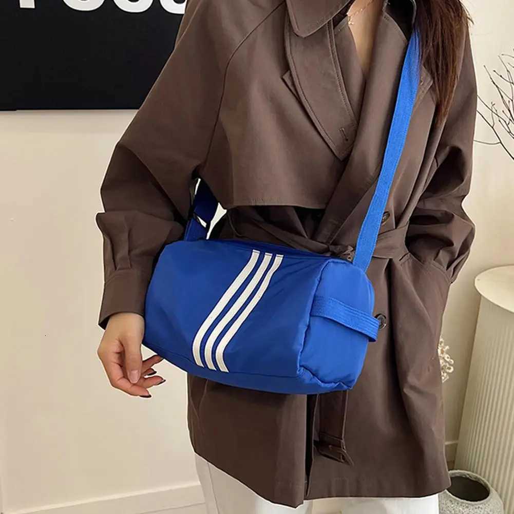 Autumn and Winter Oxford Cloth Large Capacity Fashion Stripe Casual Bag for Women Commuter Travel Canvas Cross-Body BagT251215