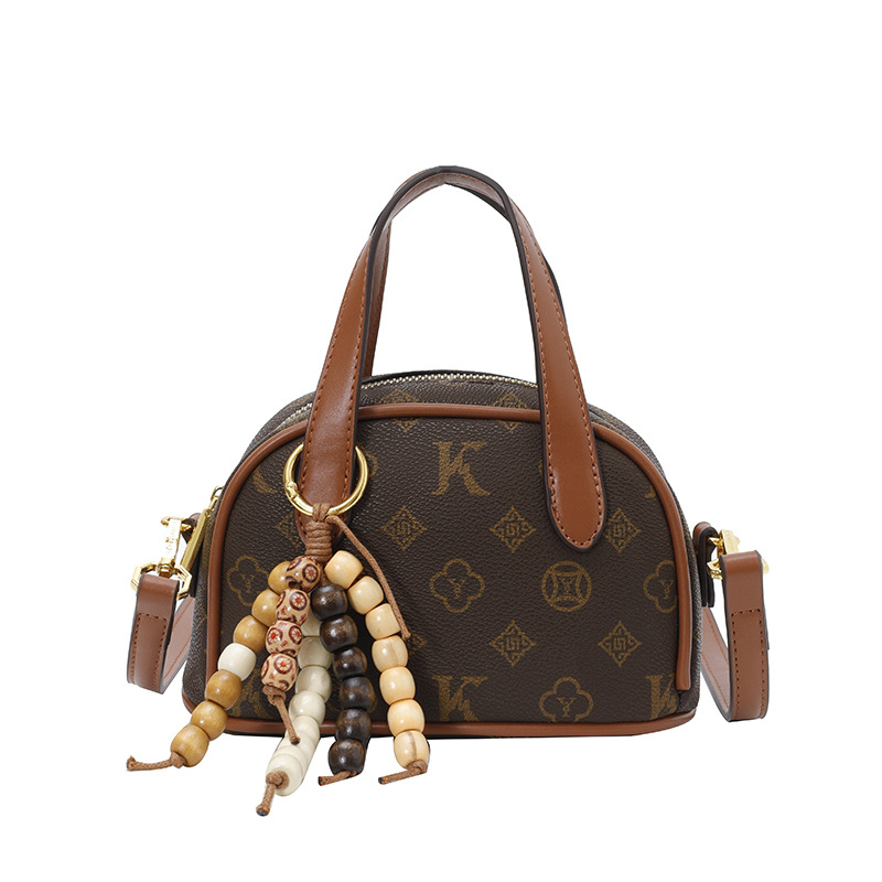 new Free delivery designer shoulder bag Fashionable women's handbag with simple design for commuting shoulder bag