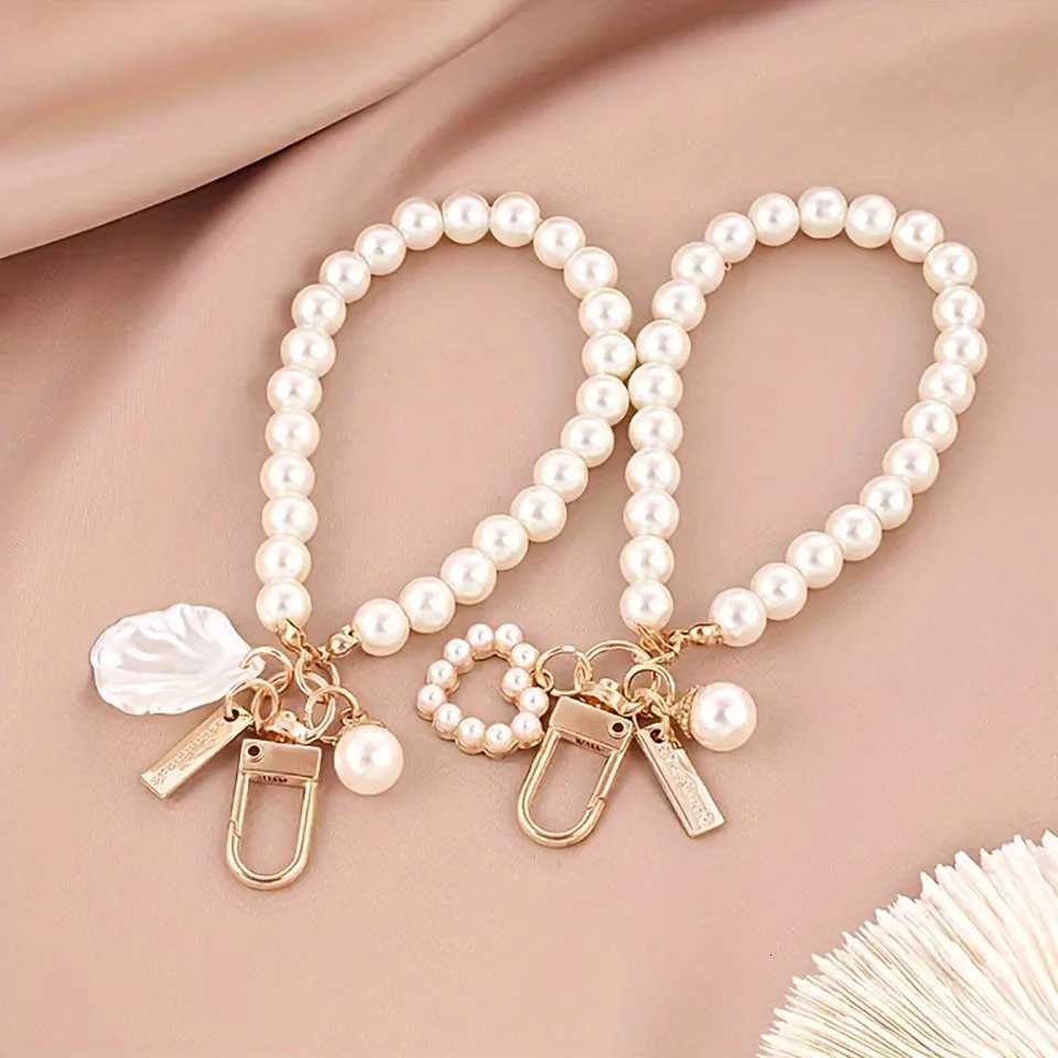 UILZ 2PCS Cute Shell Heart Bow Imitation Pearl Beads Chain Pendant Phone Keychain Imitation Pearl Bag Key Chain M251215