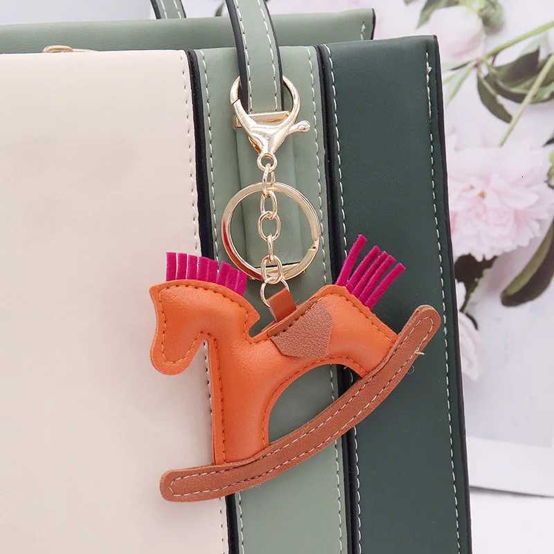 Fashion PU Leather Rocking Horse Charm Keychain New Jewelry for Womens Creative Colorful Carousel Car Bag Pendant Keyring M251215