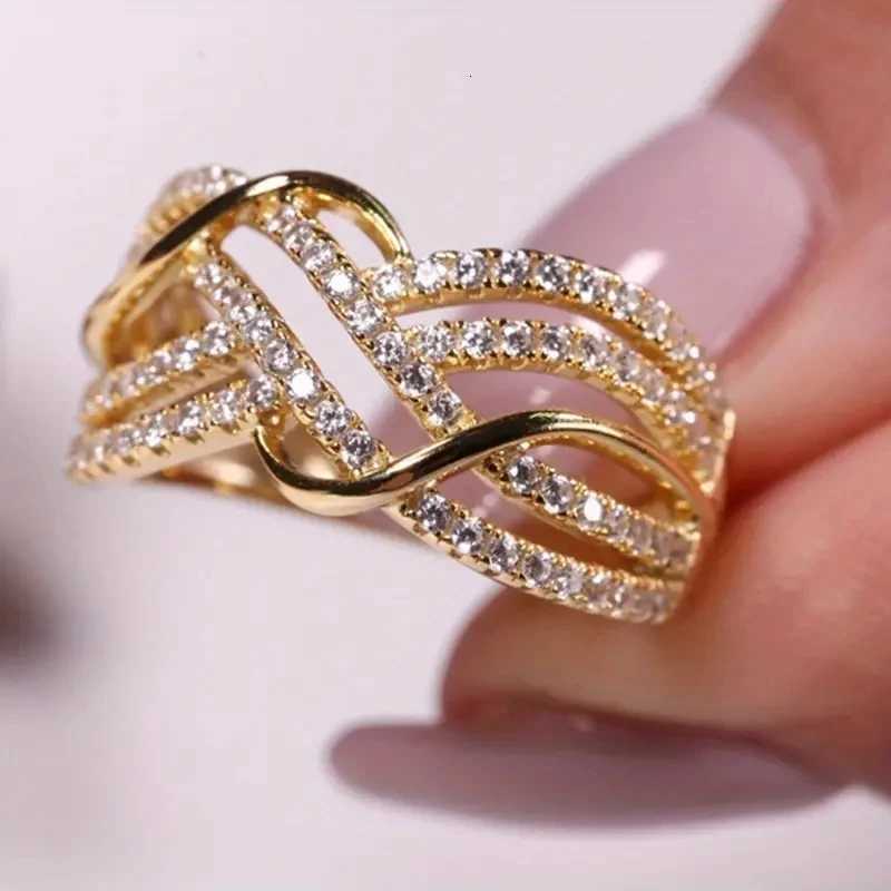 Cross-border Hot Sale Temperament Female Ring European and American Jewelry Full Diamond Fashion Advanced Sense Classic Versatil M251215
