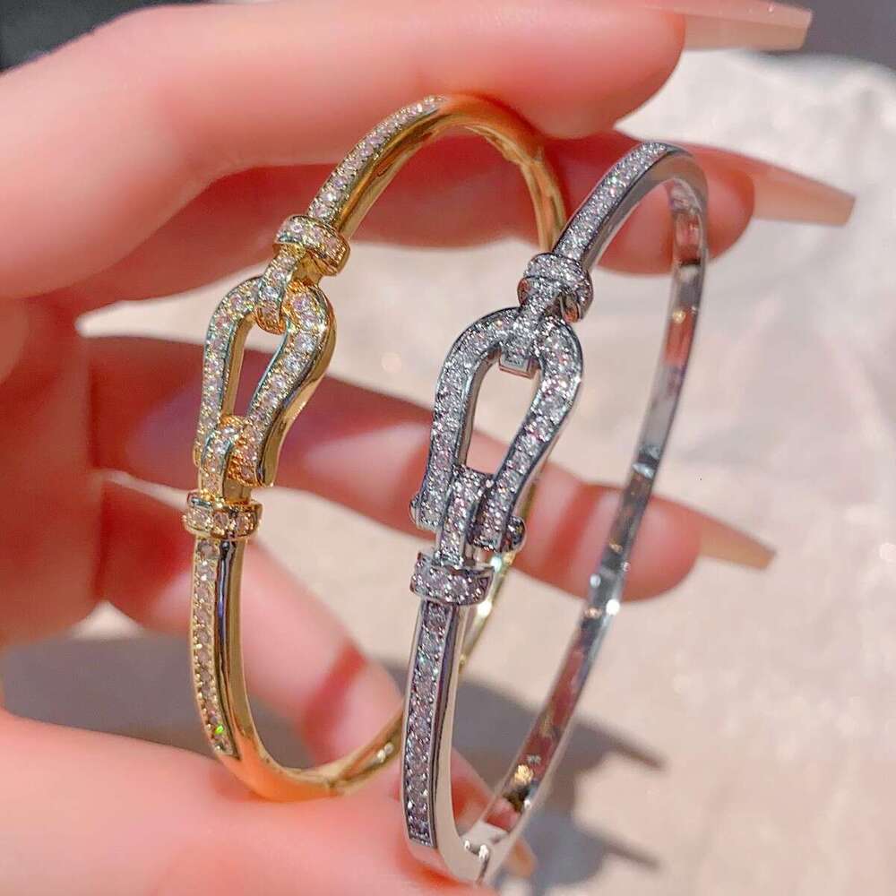 Bracelet Designer Luxury jewelry bangle for women Copper plated with 18K gold Dia Studded Open Bracelets High End Fashion Personality Design Holiday g