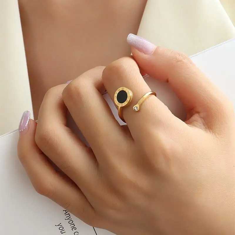 UILZ Classics Roman Numeral Black Shell Open Rings For Women 18k Gold Plating Titanium Steel Tail Ring Not Fading Jewelry Gift M251215