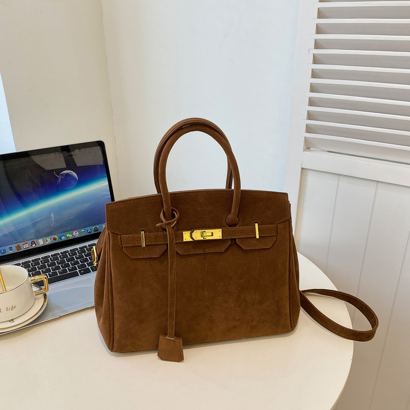 Free delivery designer shoulder bag Casual simple comfortable personalized handbag fashionable handbag