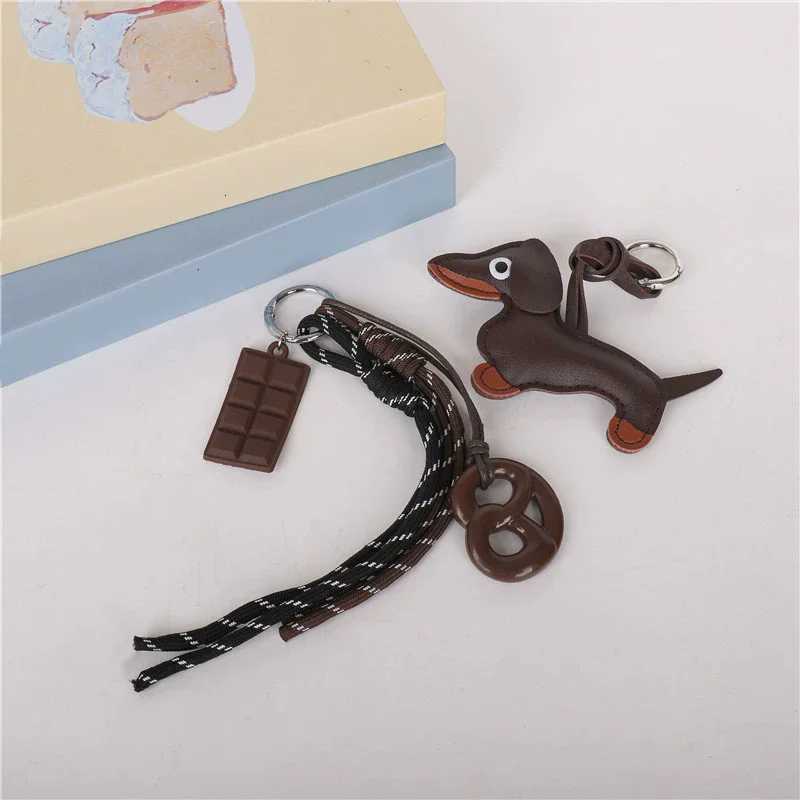 Creative Style Bread Car Keychain Bag Maillard Leather Dog Chocolate Pendant Hand Woven Bag Hanging Charm Accessories M251215