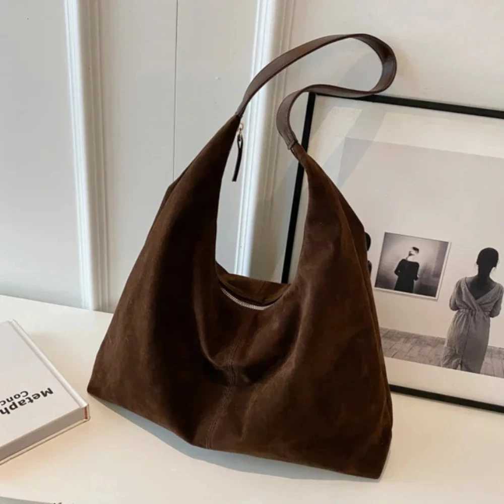 Women Suede Shoulder Bag with Zipper Hobo Bags Large Capacity Handbag Slouchy Bag Commuter Travel Bag Purses and HandbagsT251215