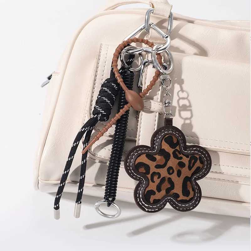 Simple Fashion Leather Leopard Print Flower Keychain Car Keyring Handbag Bag Charm Jewelry Pendant Hanging Ornaments M251215