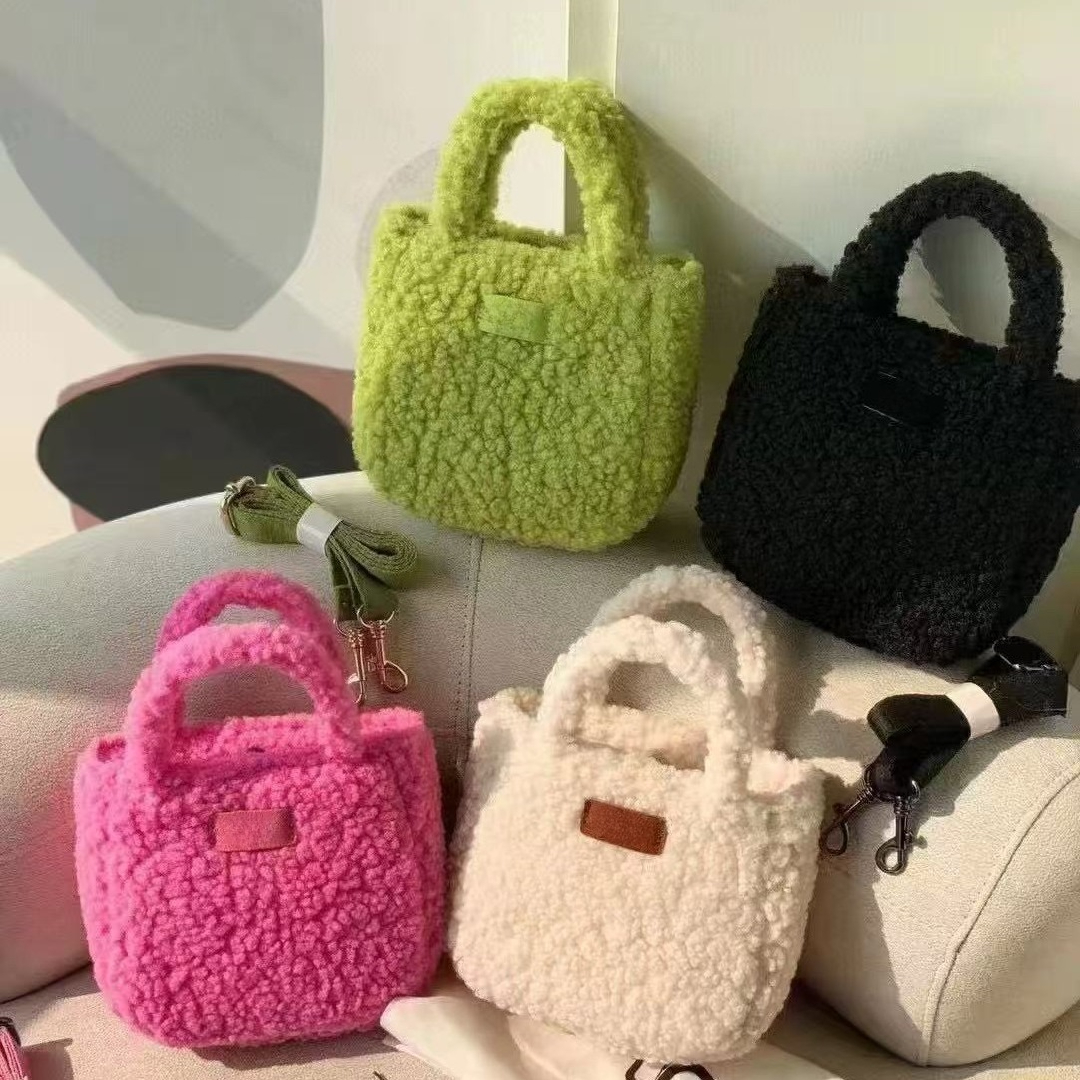 2025 New Designer Bag, Autumn and Winter Lamb Wool Handbag, Fashionable Underarm Bag, Classic Single-Shoulder Crossbody Plush Handbag, Market Basket Bag