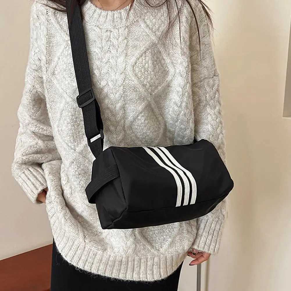 Autumn and Winter Oxford Cloth Large Capacity Fashion Stripe Casual Bag for Women Commuter Travel Canvas Cross-Body BagT251215