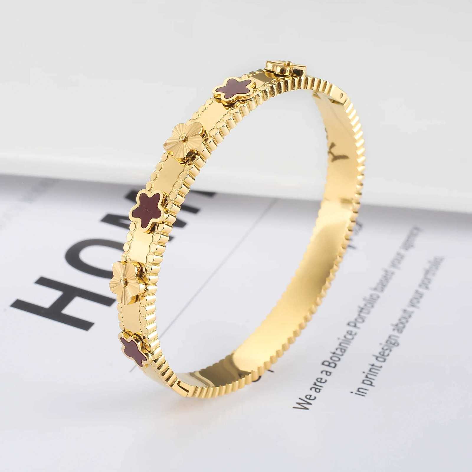Hot Sale Fashion Gold Color StainlESS Steel Flower Bangles For Women Cute Jewelry Party Gift c r M251215
