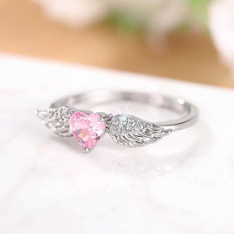 Huitan Chic Angel Wing Ring Female Engagement Jewelry Romantic Heart Pink Zirconia Finger AccESSories Delicate AccESSories M251215
