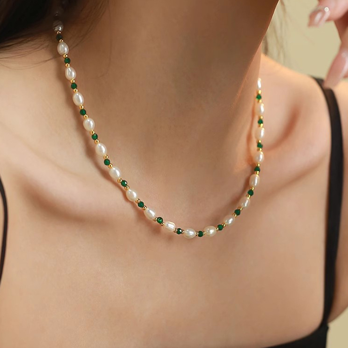 Designer Necklace Women's Natural Freshwater Pearl Necklace Luxury Jewelry New Green Glass Bead Bead Necklace Simple High-end Collarbone Chain