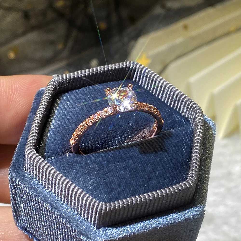 Huitan Classic 4 Claws Design Round Zirconia Women Wedding Engagement Rings 3 Colors Available Low-key Bridal Jewelry Hot Sale M251215