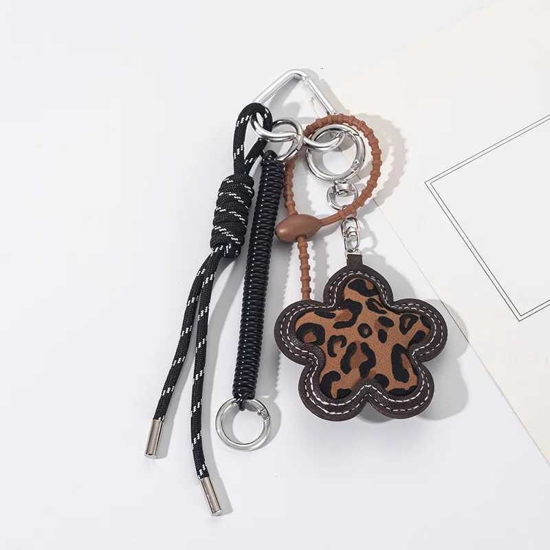 Simple Fashion Leather Leopard Print Flower Keychain Car Keyring Handbag Bag Charm Jewelry Pendant Hanging Ornaments M251215