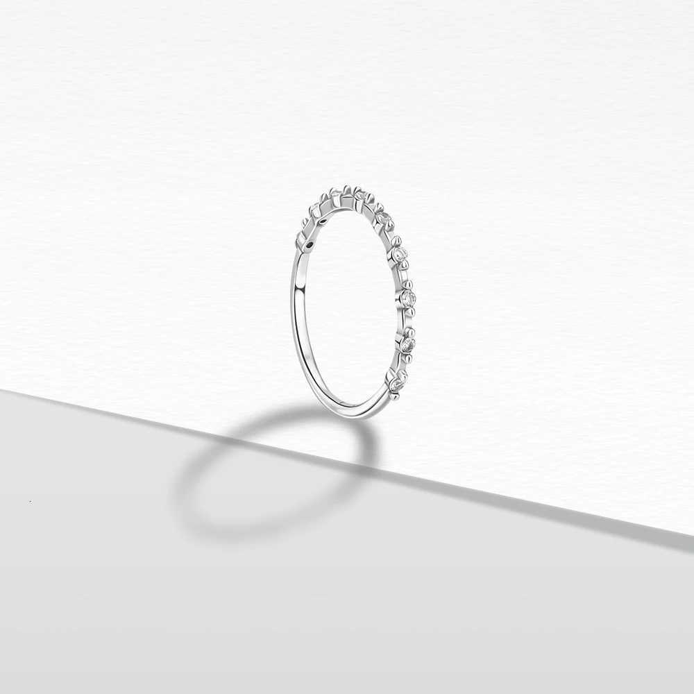 High Quality 925 Sterling Silver Sparkling Square Diamond Heart-Shaped Pav Ring Exquisite Party Gifts For Friends M251215