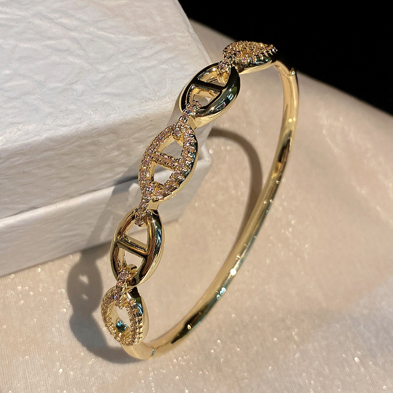 18k Gold-plated Zircon Diamond Designer Opening Bracelet for Women Hollow Alphablet Design Trendy Versatile Jewelry Factory Wholesale