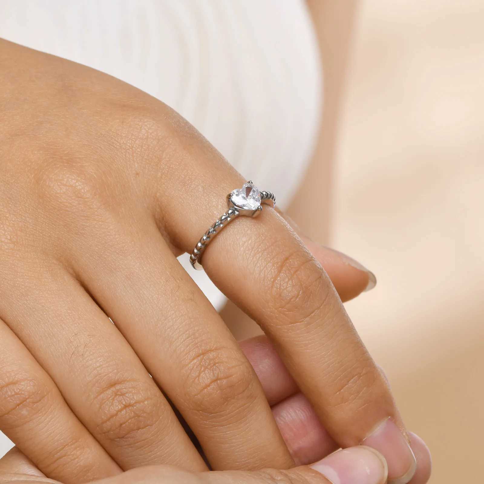 Luxury Stainless Steel Heart Zircon Wedding Rings Set Silver Color for Men Women Elegant Jewelry Party Gift M251215