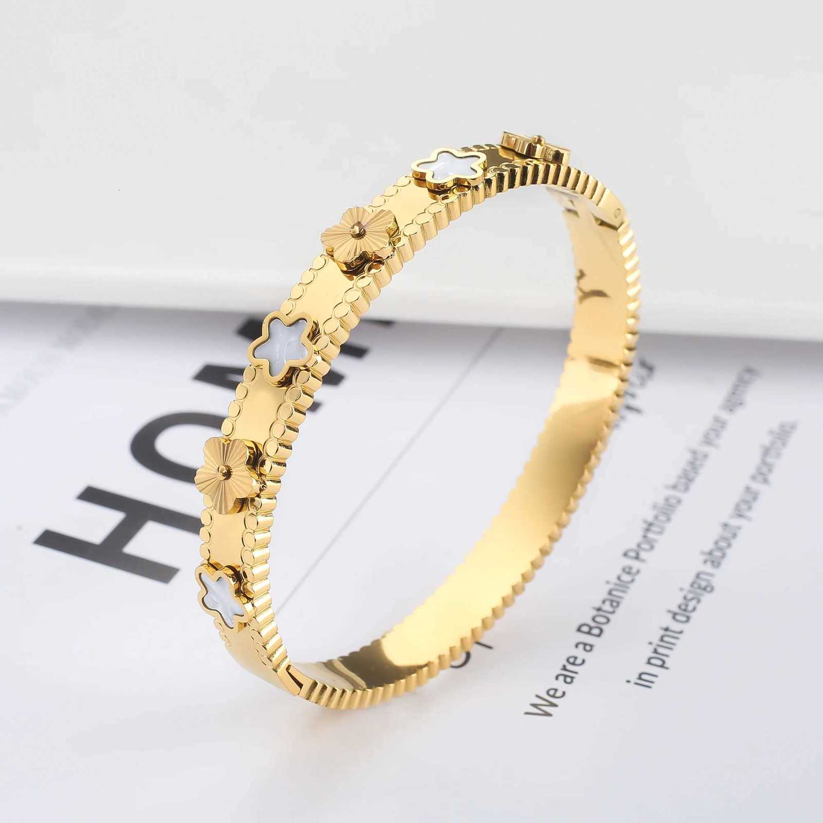 Hot Sale Fashion Gold Color StainlESS Steel Flower Bangles For Women Cute Jewelry Party Gift c r M251215