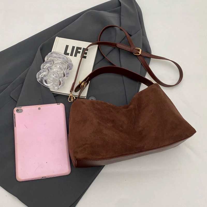 Womens Bag Large Capacity Suede Shoulder Bag Retro Tote Handbag For Women Shopping CommutingT251215